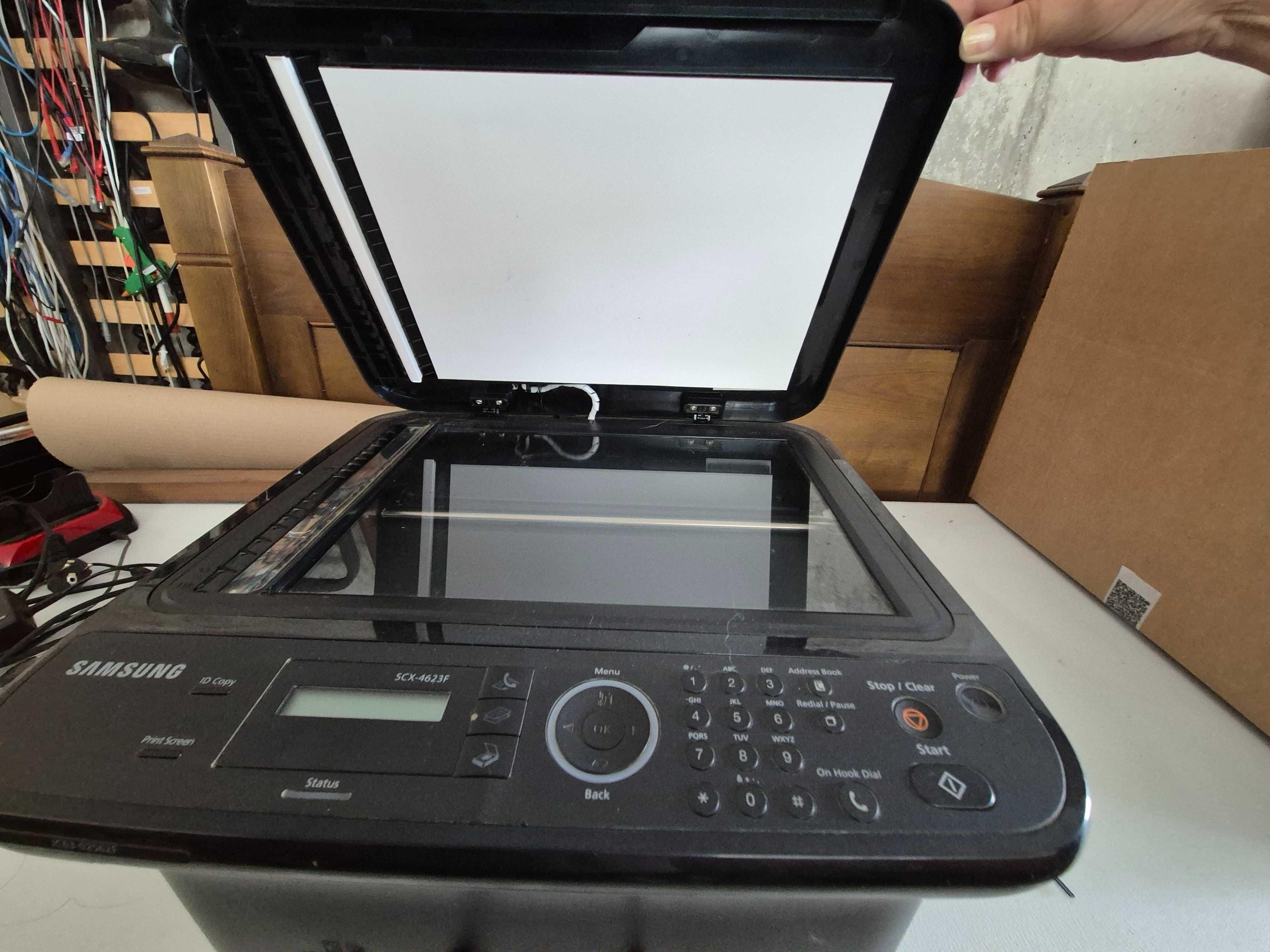 Impressora laser com scanner e cartucho de toner incluído