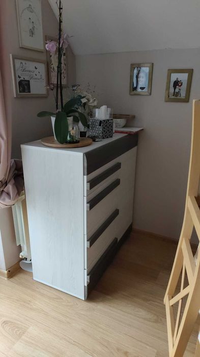 Meble komody i słupek