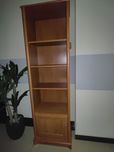 Regał na książki - solidny,, pojemny.