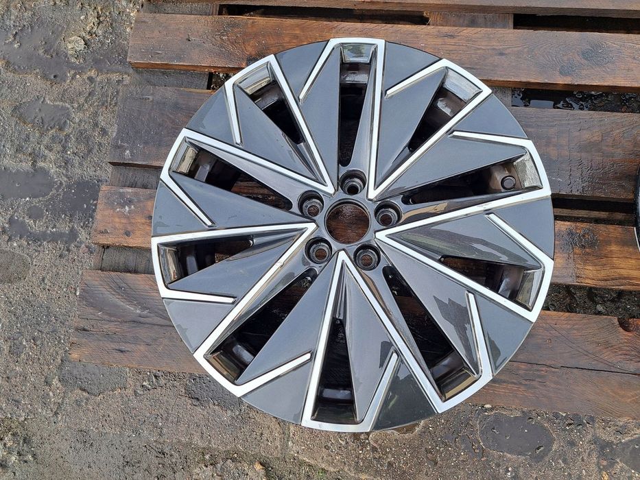 Oryg. Skoda Kamiq 658 658601025AA 6.5 17 et40 4923 R-D