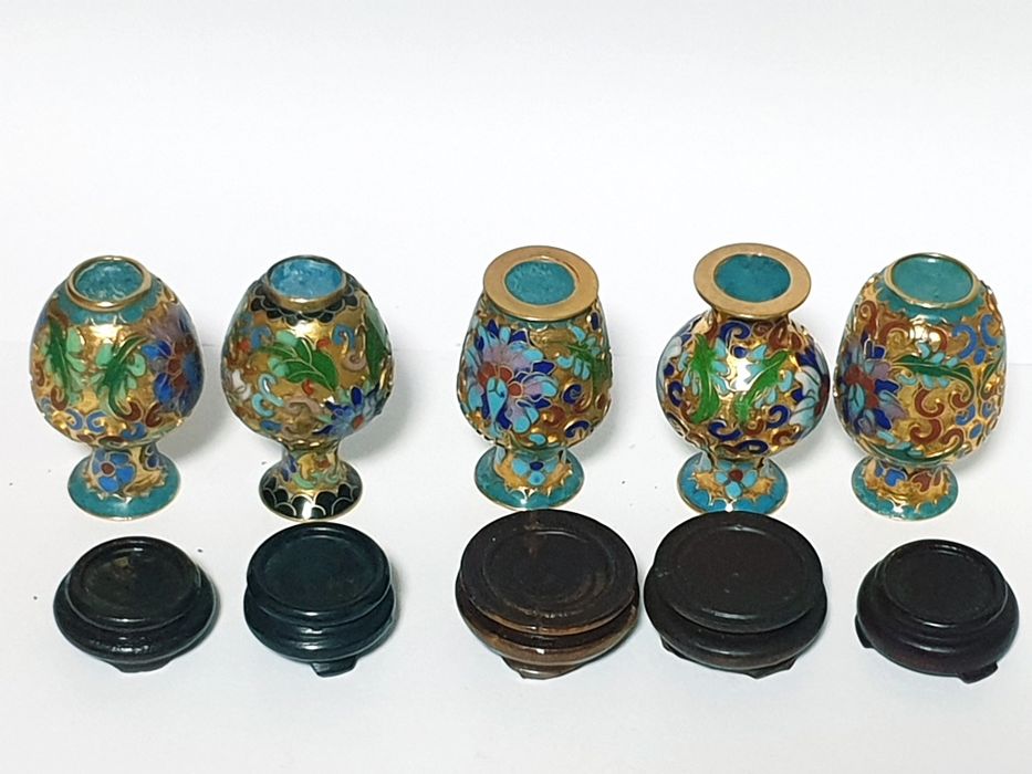 Conjunto de 5 jarrinhas asiáticas vintage em cloisonné