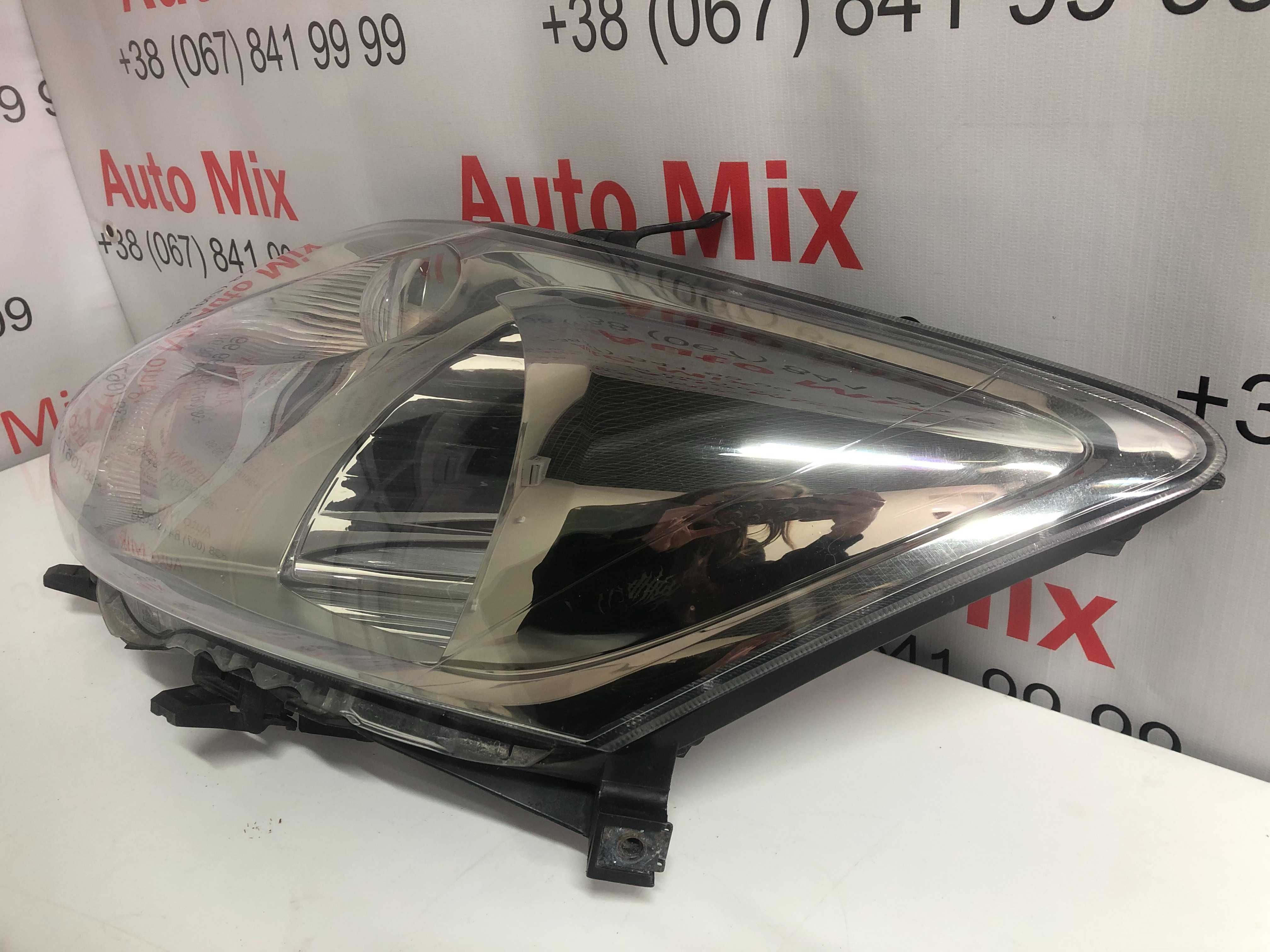 Toyota Auris Xenon 8107002530 фара ліва