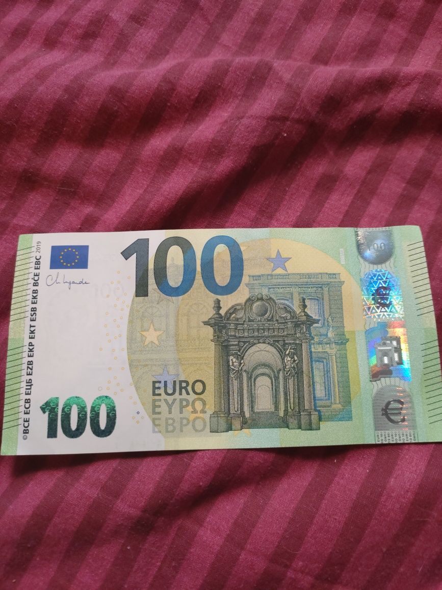 100€ купюра с коллекционным номером