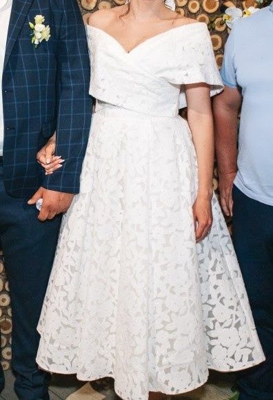 Весільна сукня або вечірня