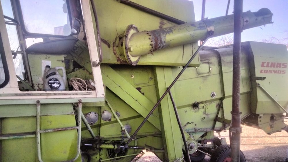 Продаєця комбайн