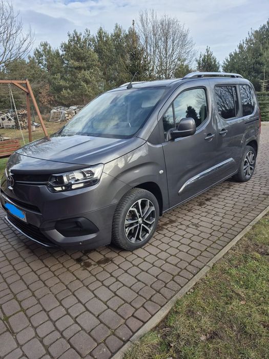 Toyota Proace City Verso Sprzedam Toyota Proace City Verso 1.5 D-4D Family