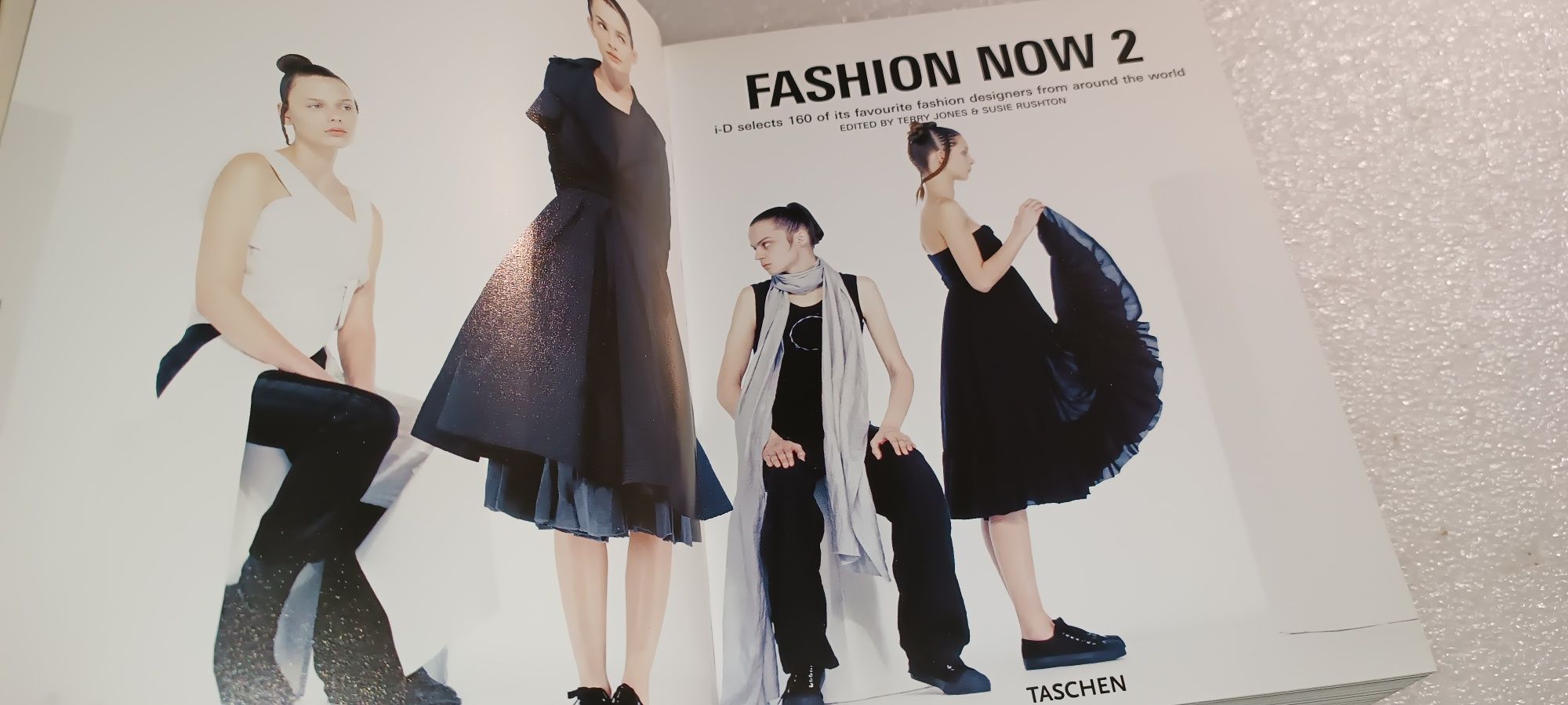 Livro Fashion Now 2 edição Taschen 25 aniversário