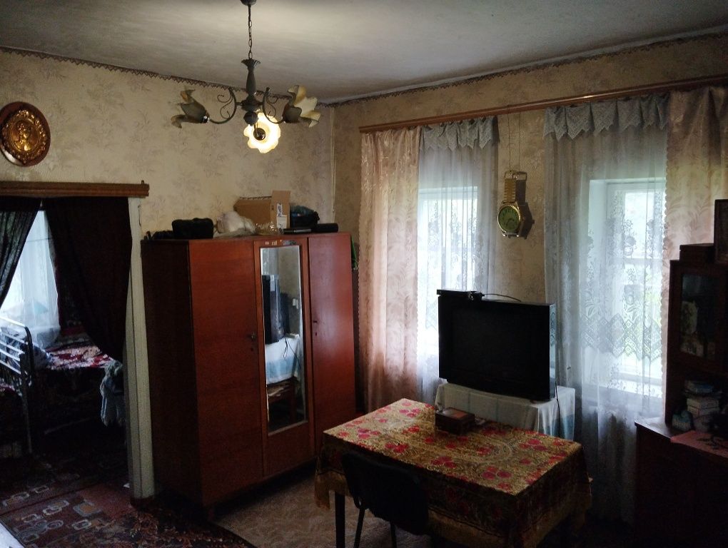 Продам будинок в с. Олишівка з меблями та побутовою техн