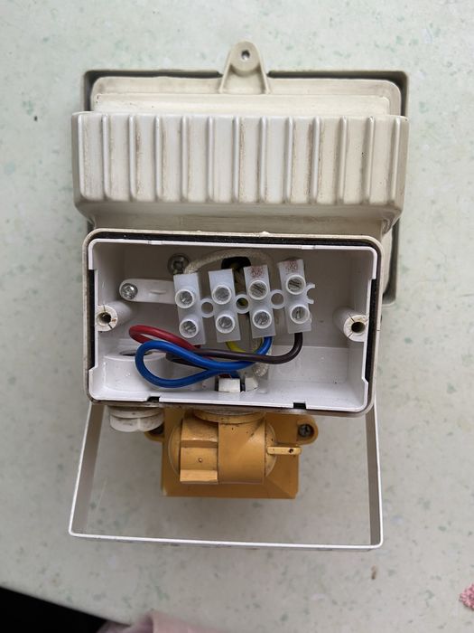 Прожектор галогенний з датчиком руху