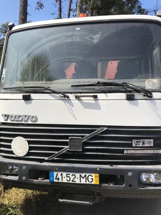 Volvo fl6 com grua
