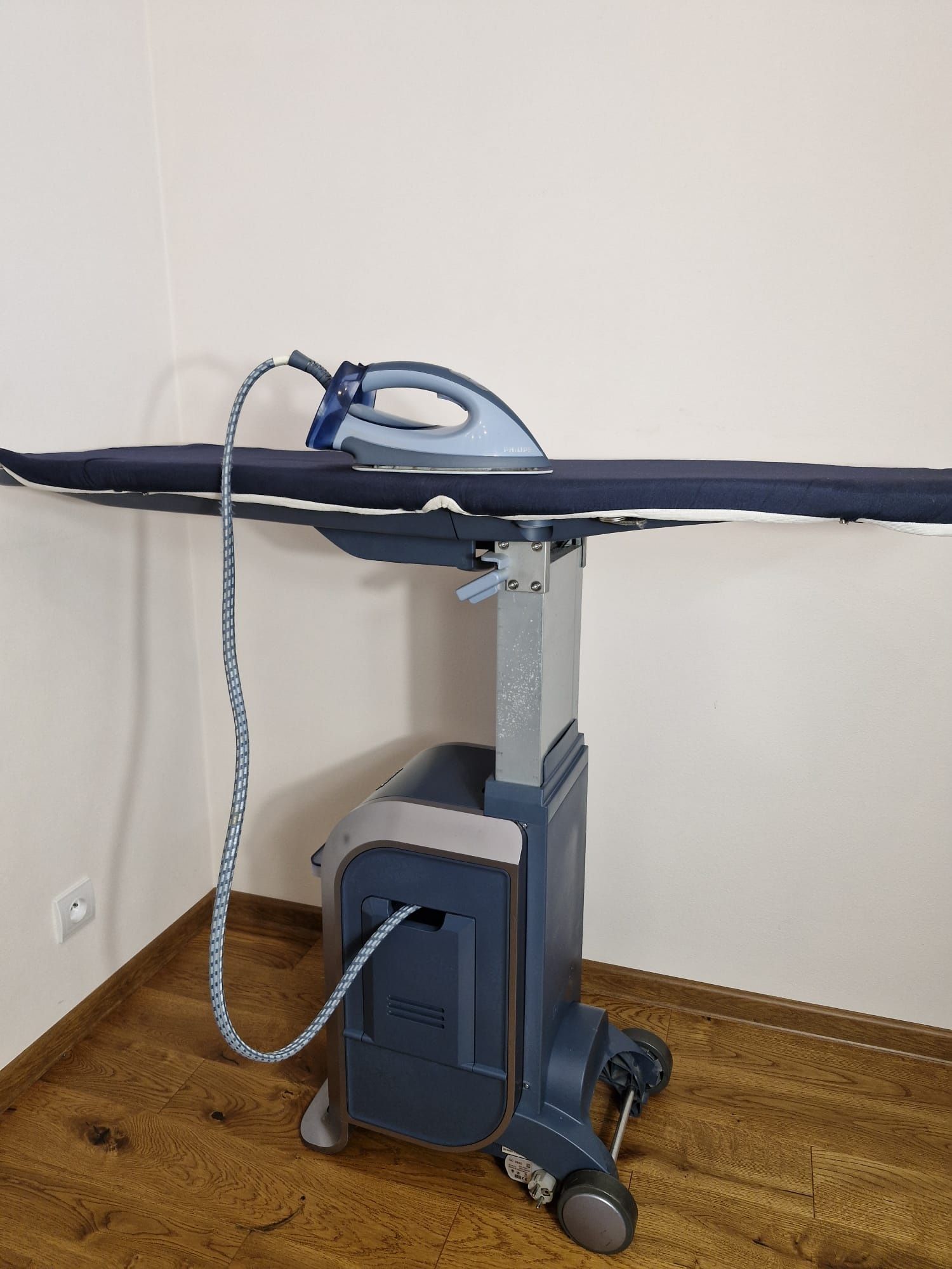 Zintegrowane deska do prasowania Philips  GC9940 żelazko wytwornica