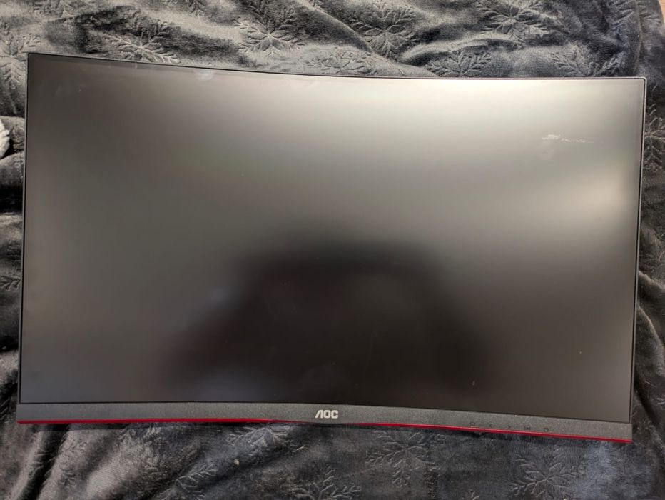 Komputer gamingowy w zastawie z monitorem