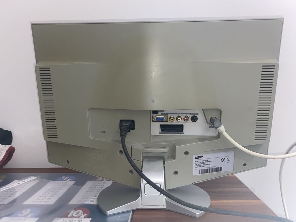 TV Samsung ecra 38 cm