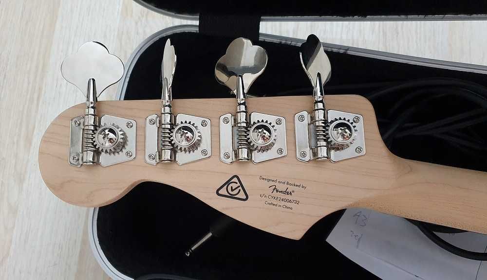 Fender Squier  Active Jazz Bass oraz RockCase Warwick aktywna
