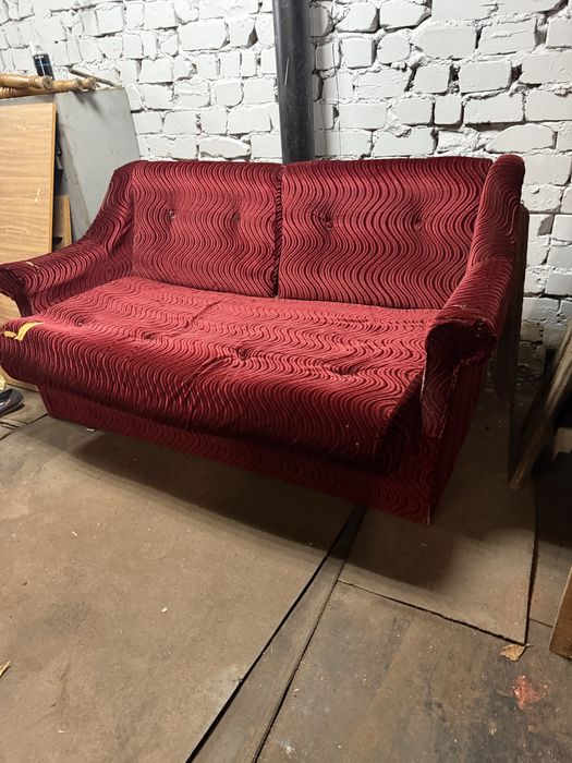 Продам диван для гаража или дачи.