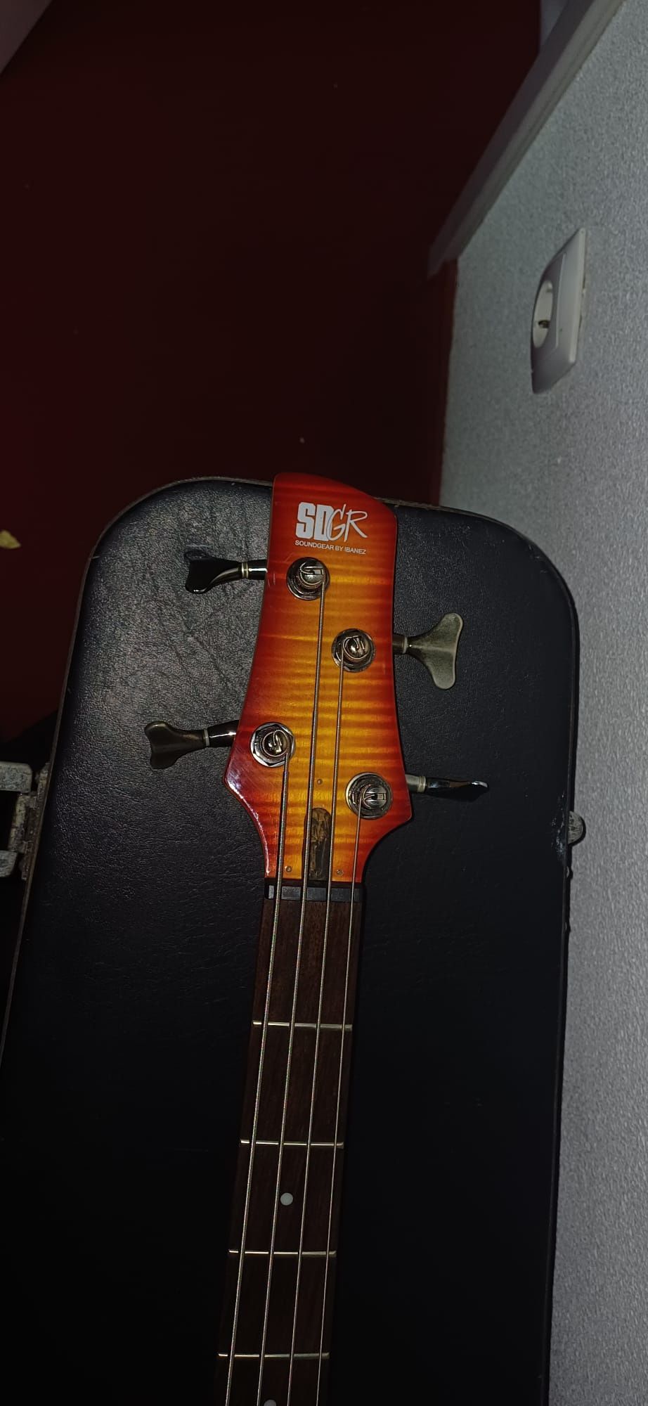 Vende-se baixo Ibanez de 4 cordas
