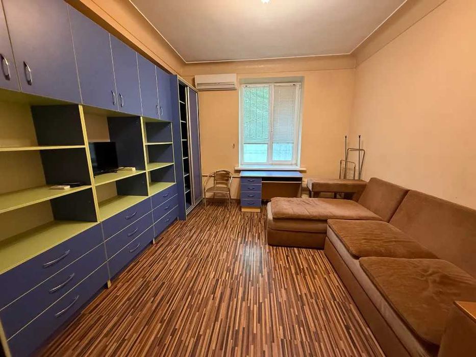 2-кімнатна квартира у сталінці, Центр, просп. Лесі Українки