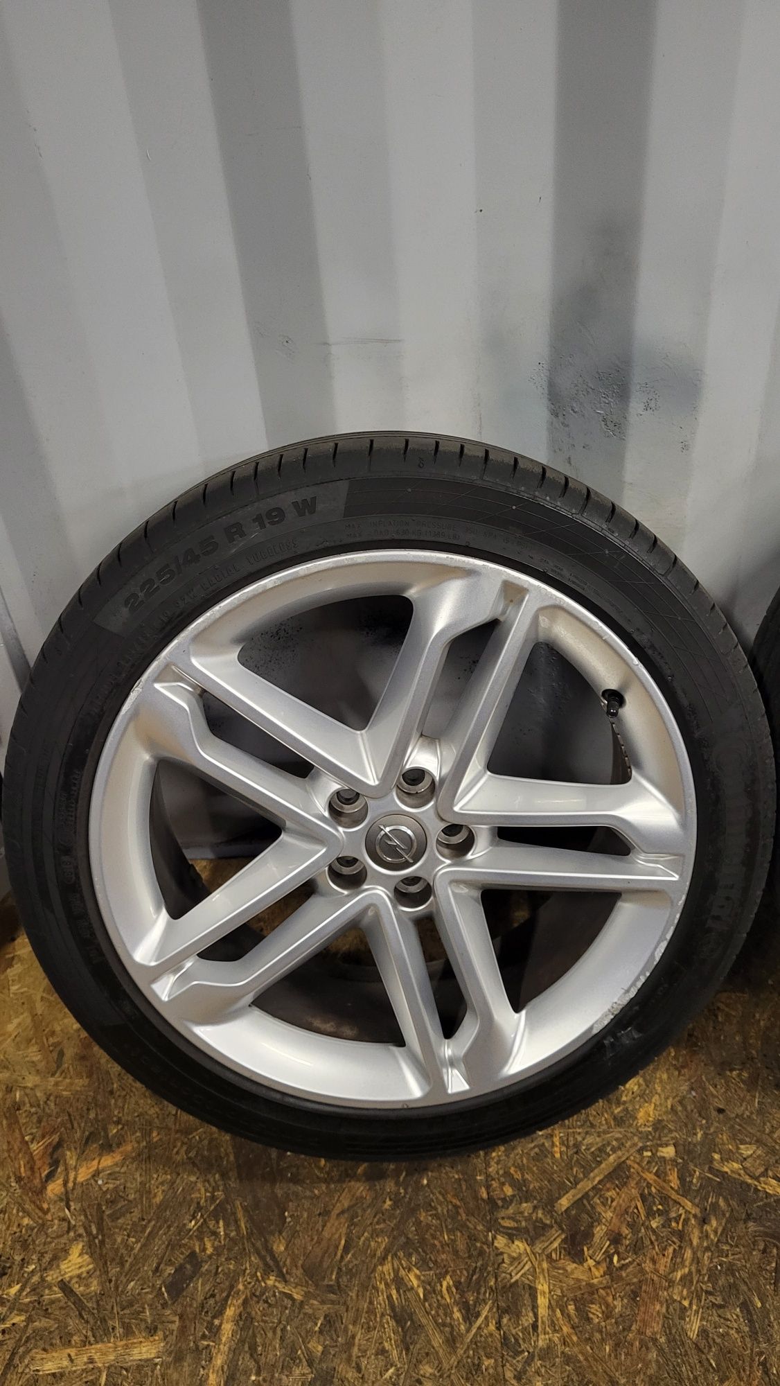 Alufelgi Opel 19" 5x105 z oponami 225/45 R19 Mokka Astra J K