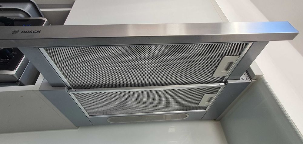 Exaustor Bosch de 60 cm, telescópico