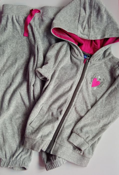 Dres welurowy dla dziewczynki Lupilu 98/104