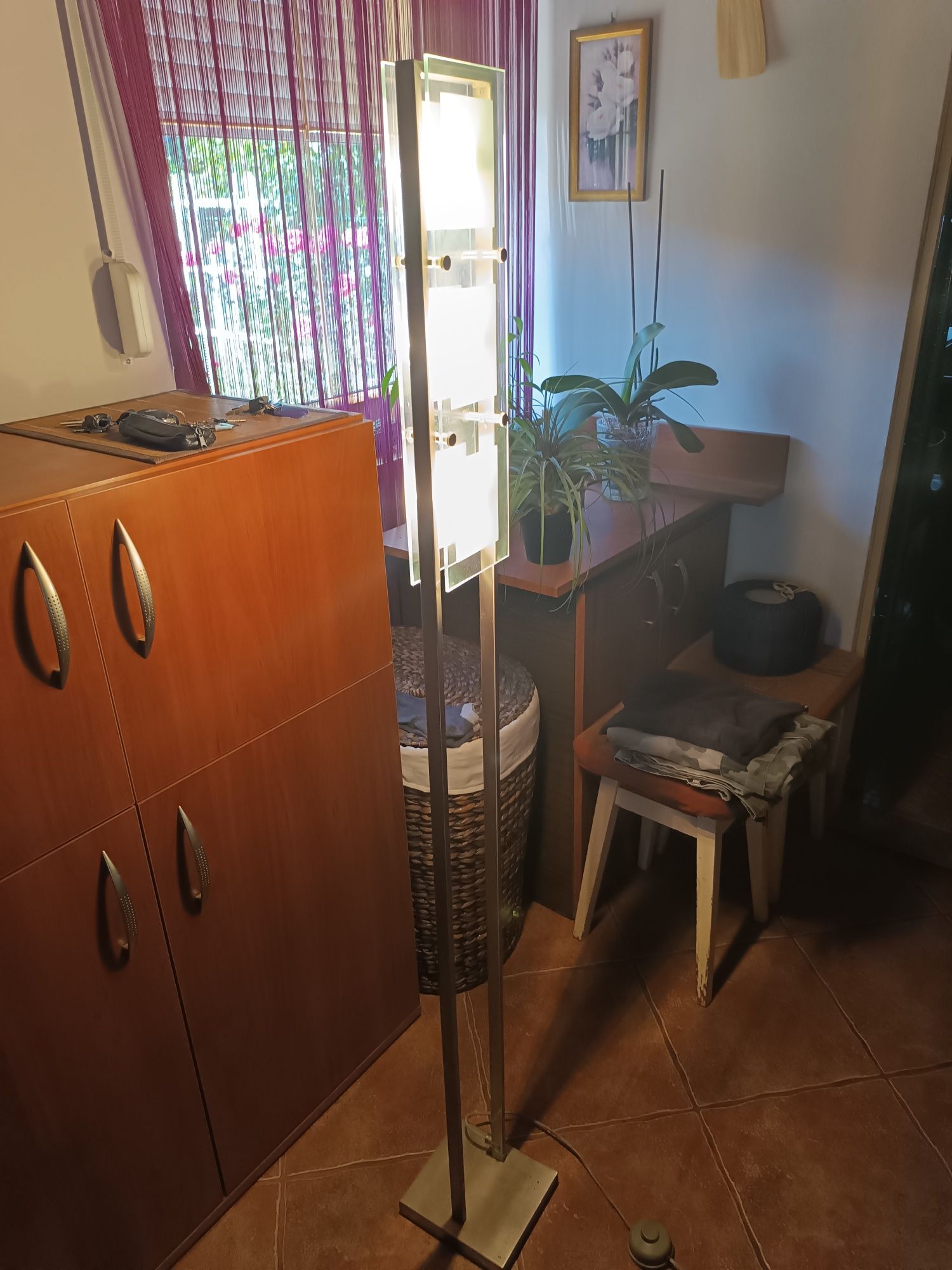 Dwie lampy Stojąca i Żyrandol