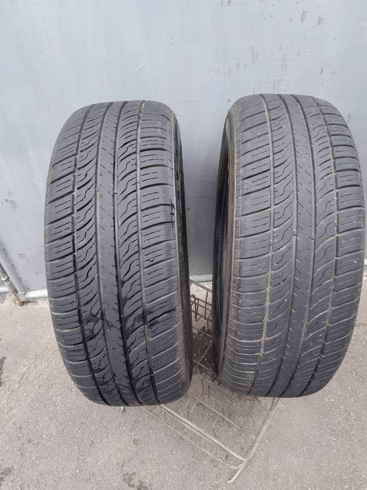 Літня резина 215/60 R16