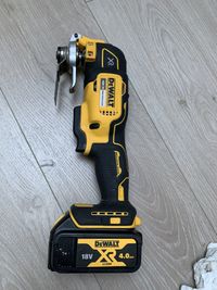 Універсальний Dewalt DCS355