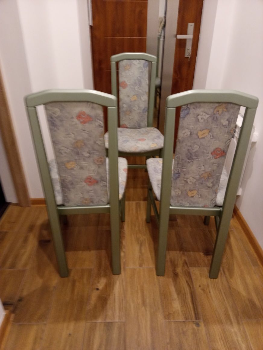 Mam  do sprzedania osiem  krzeseł