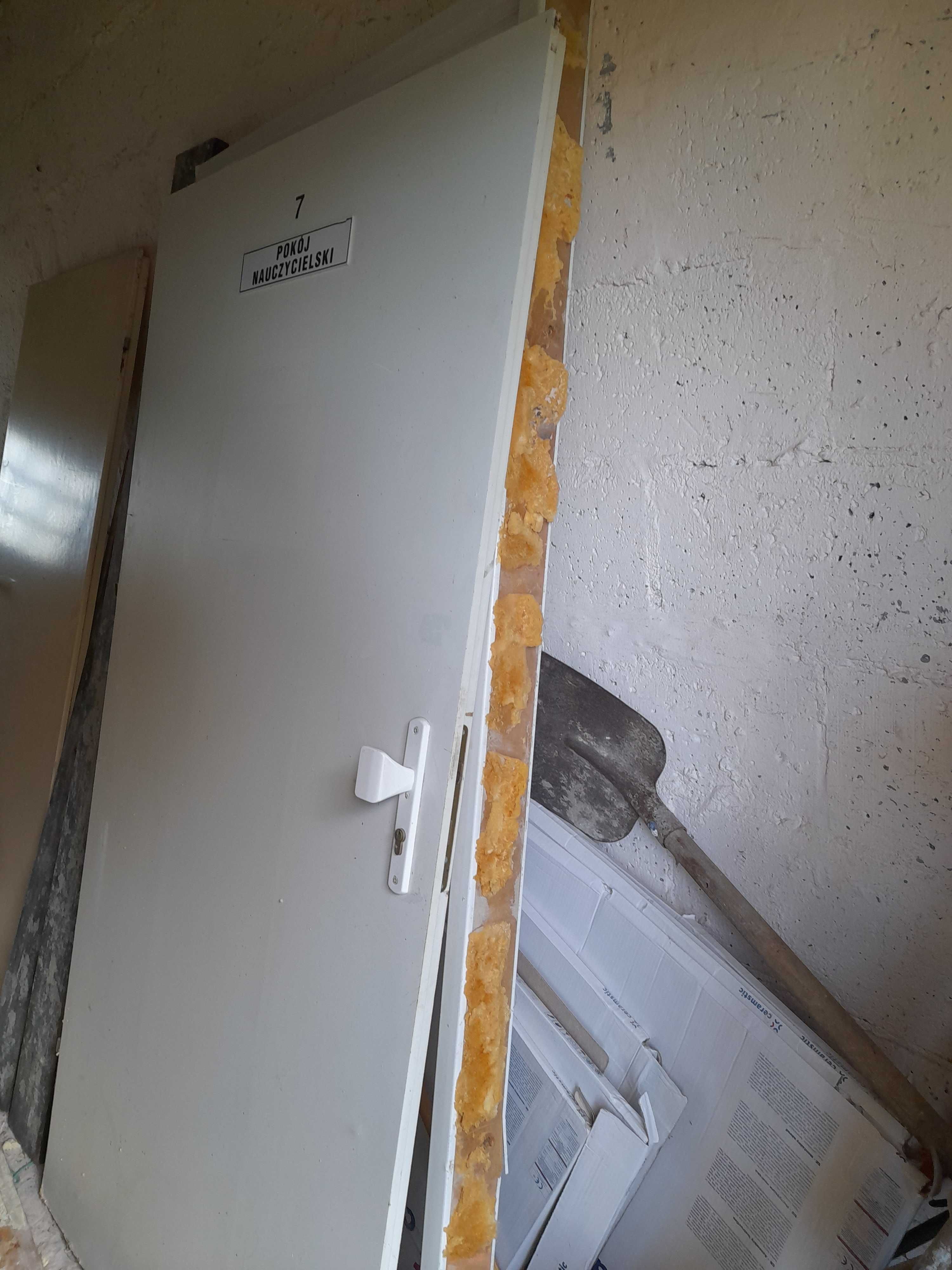 Drzwi wewnętrzne 100 lewe z futryną