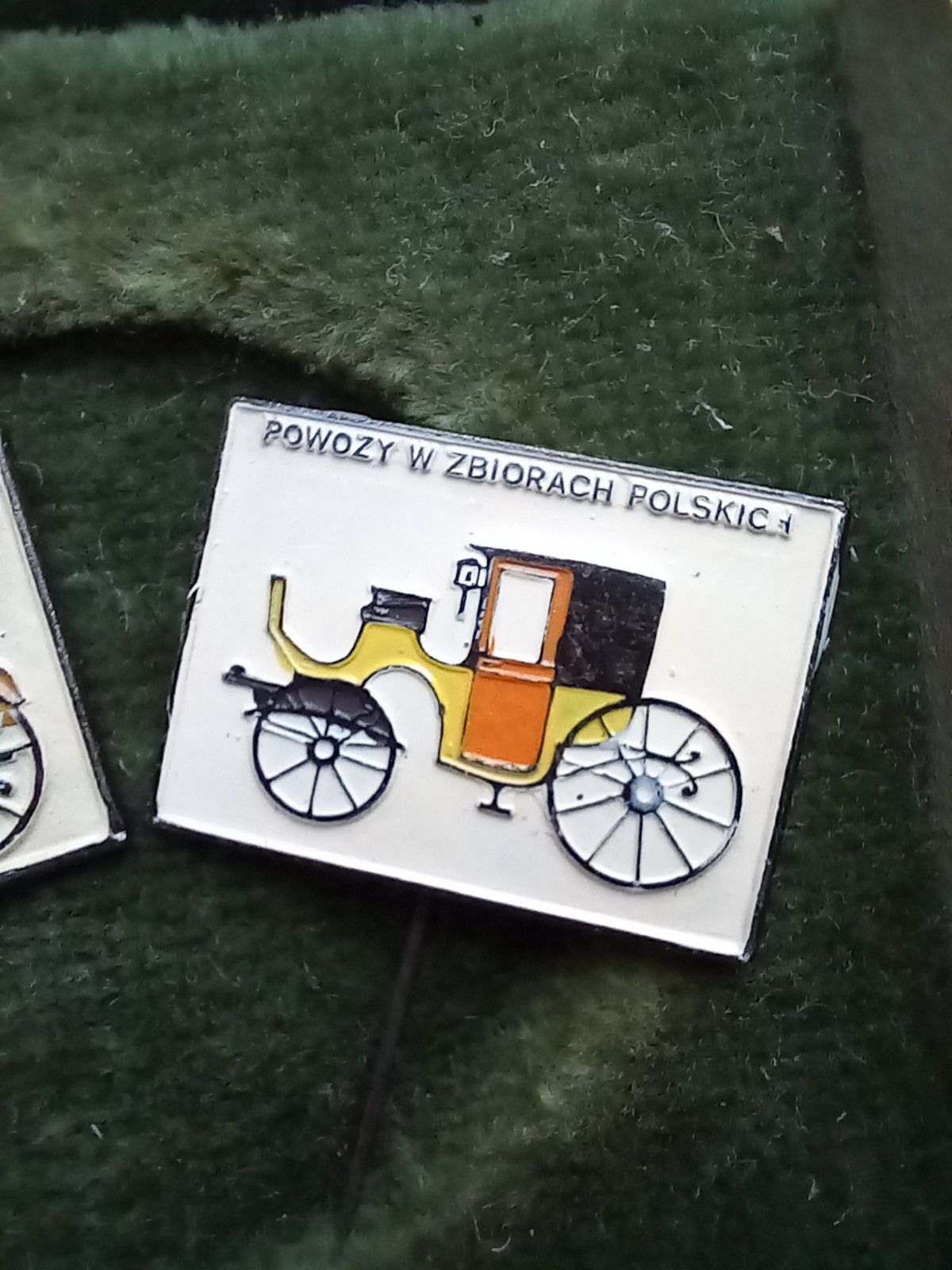 Powozy w zbiorach Polskich pin przypinka broszka metalowa