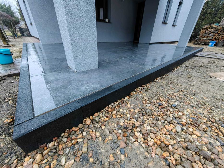 Układanie kostki brukowej i montaż ogrodzeń