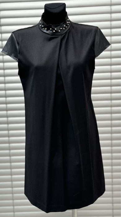 Imperial sukienka mała czarna z ozdobna stójką M