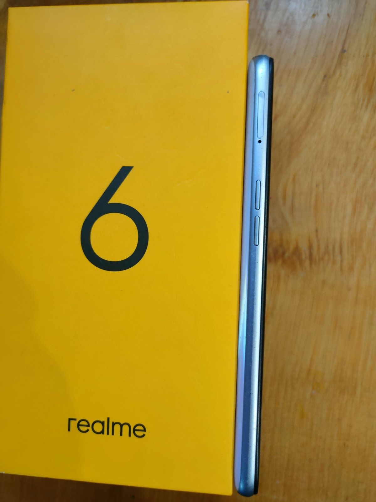 Продається Realme 6
