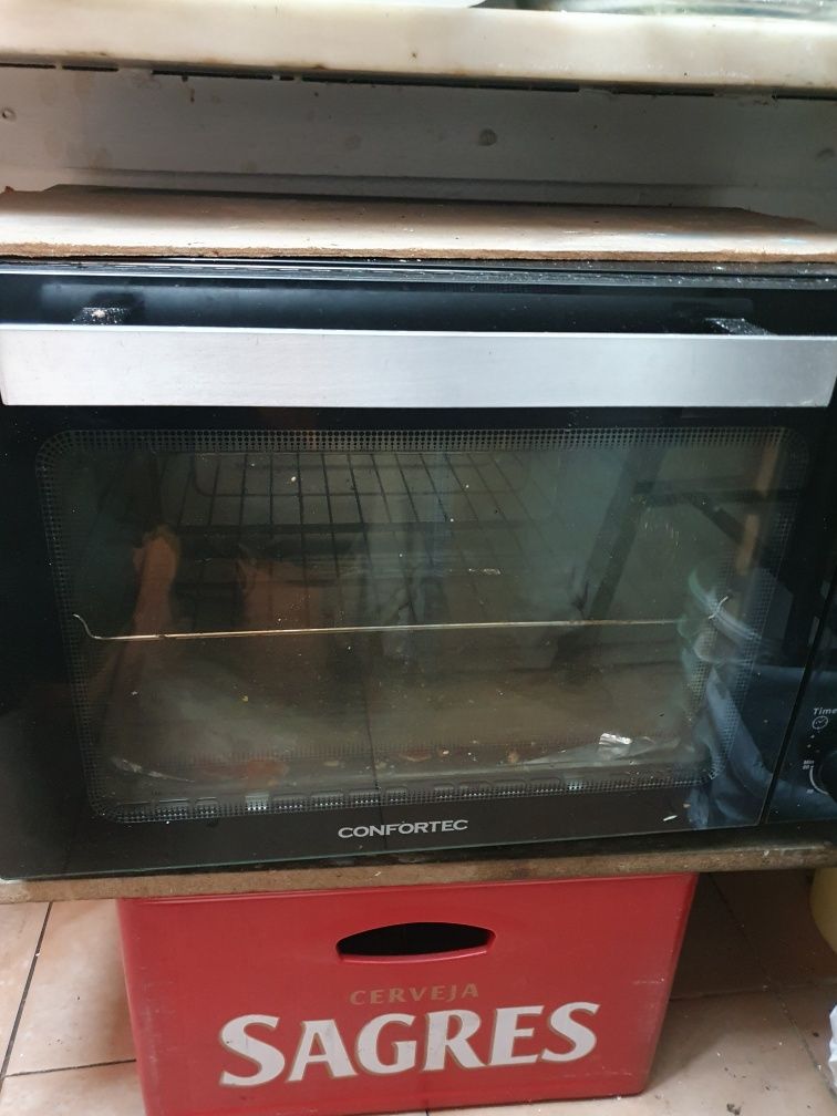 Forno eletrico confortec com 6 meses de uso so precisa de uma limpeza