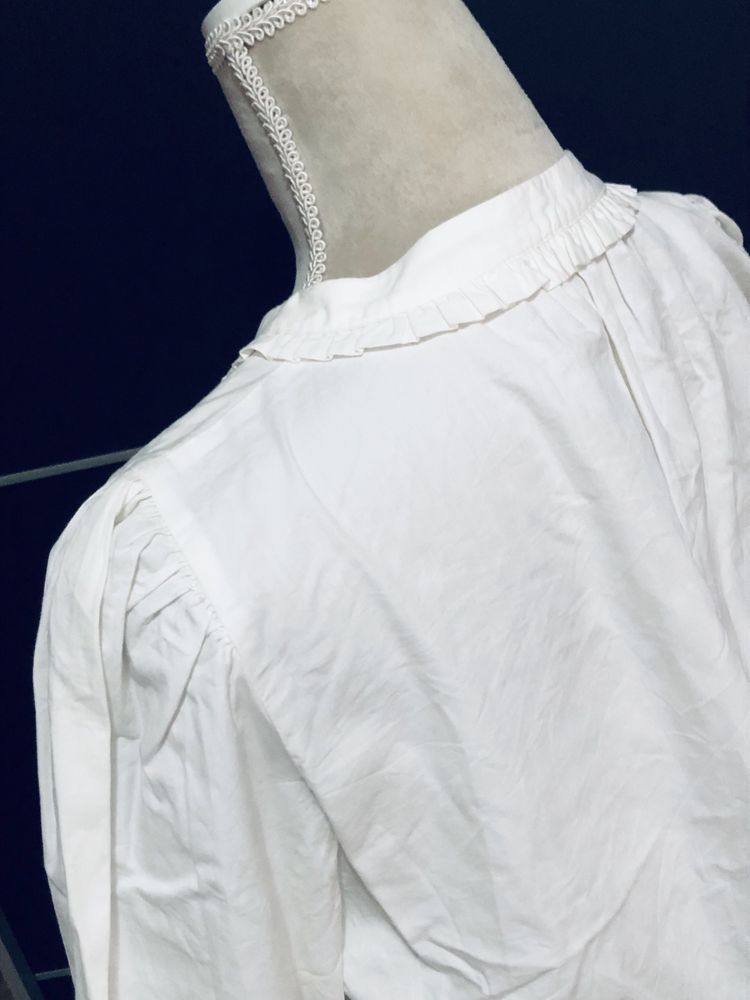 Blusa branca  com folhinhos Zara