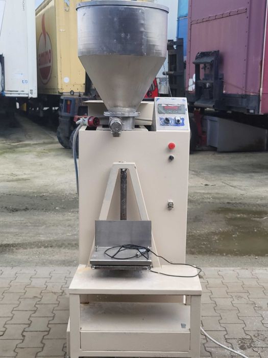Maszyna Półautomatyczna PAPE-500 Do Materiałów Sypkich z Wagą