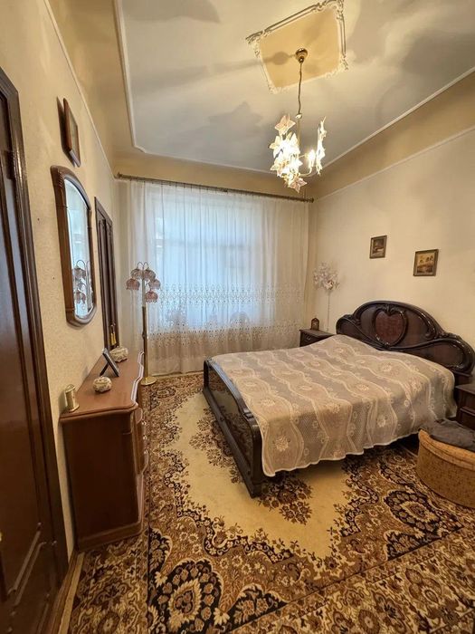 Продам 4-кімнатну квартиру в районі Держпрому (Центр)