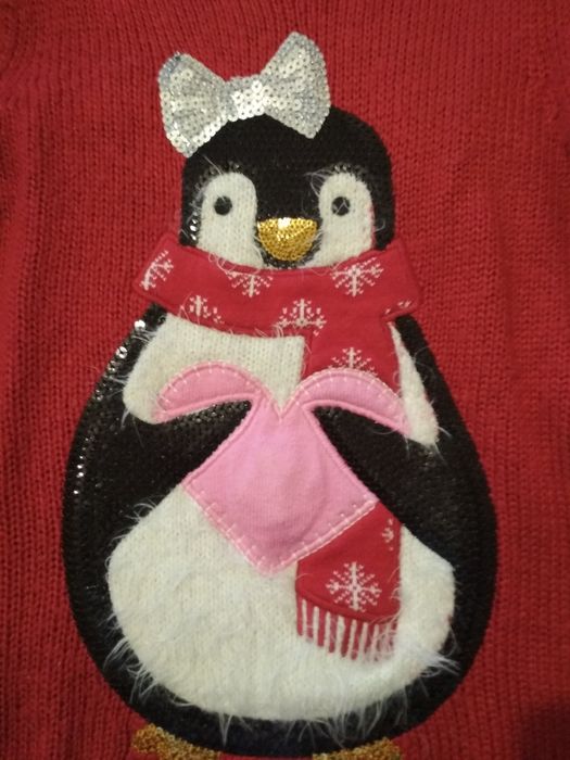 Свитер красный , теплый с пингвином, пингвин р.122, на 5-7 лет, звук