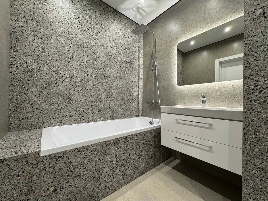 Шикарна двійка з кухнею-студією поблизу центру