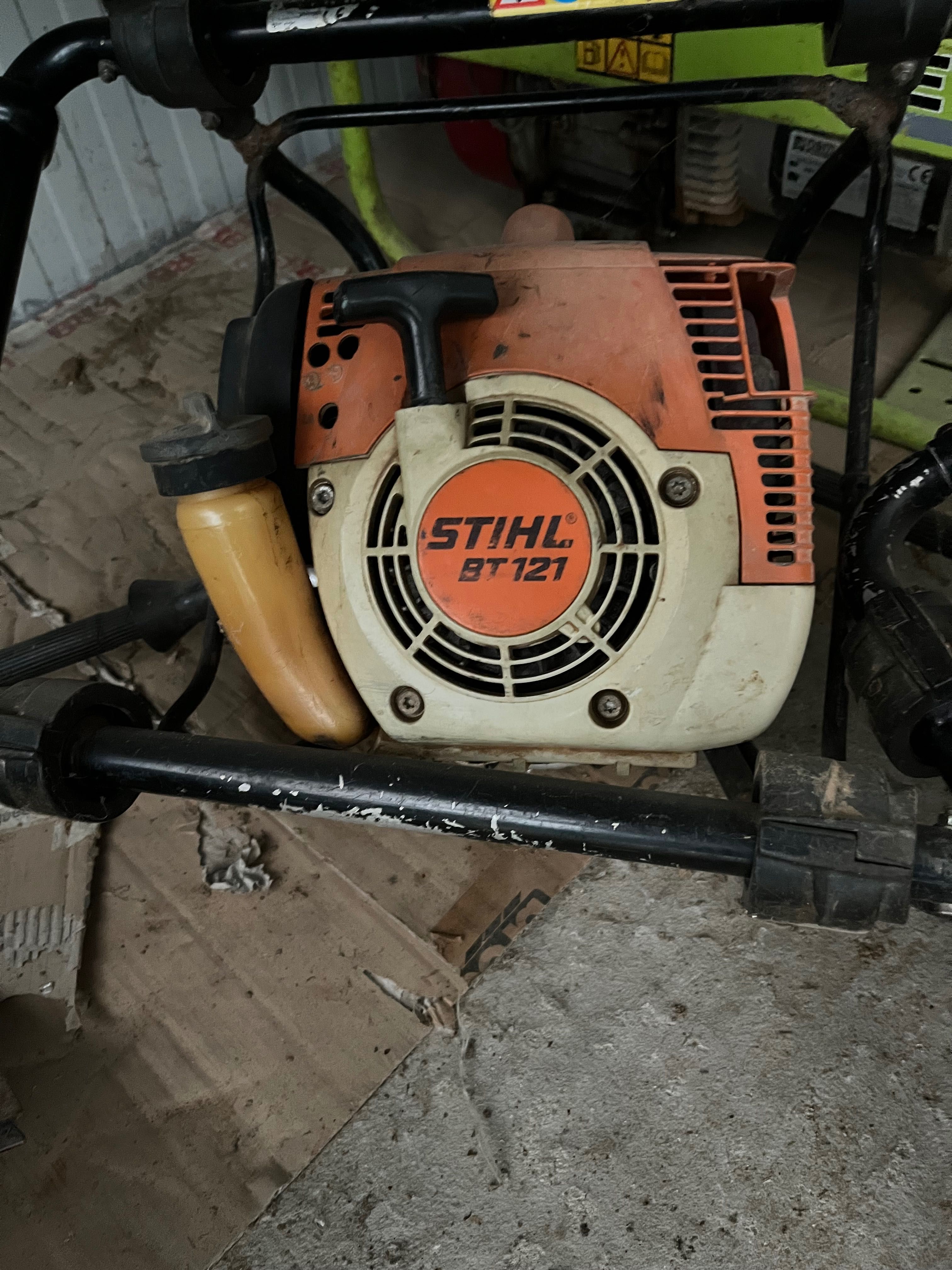Perfuradora de Solos STIHL BT 121