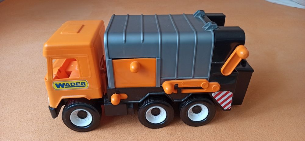Іграшкова Машинка Сміттєвоз Wader Middle Truck City (39312)