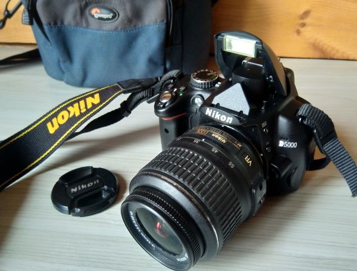 Цифровой зеркальный Nikon D5000, как новый.