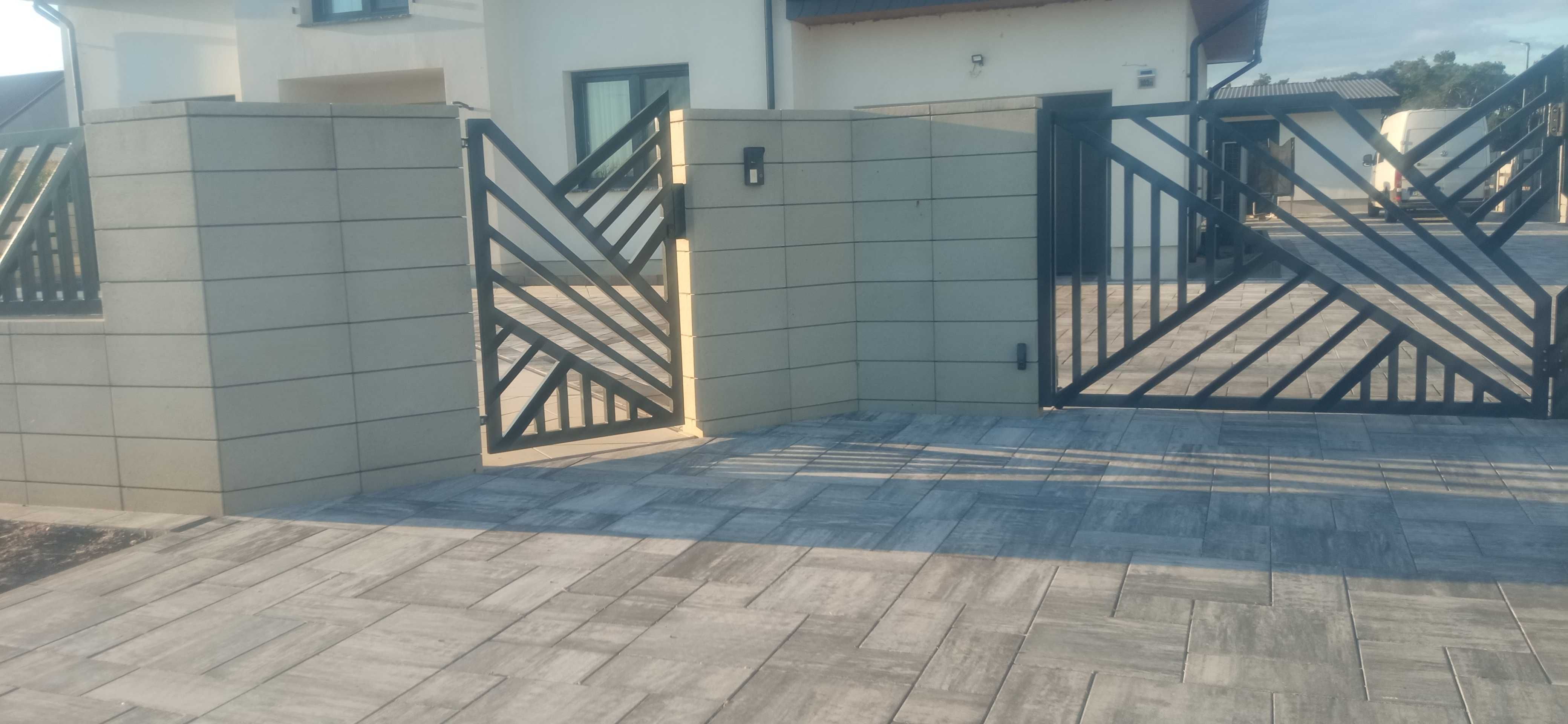 Płoty bramy balustrady