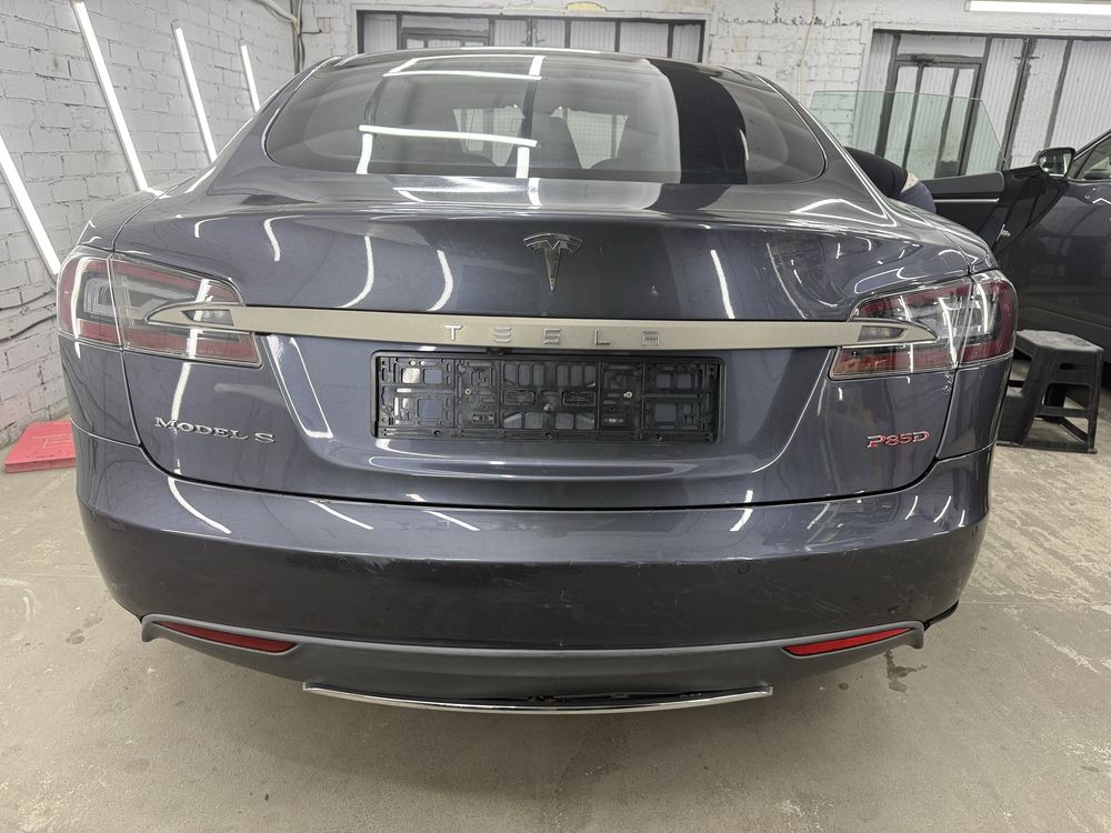 Tesla model S P85D