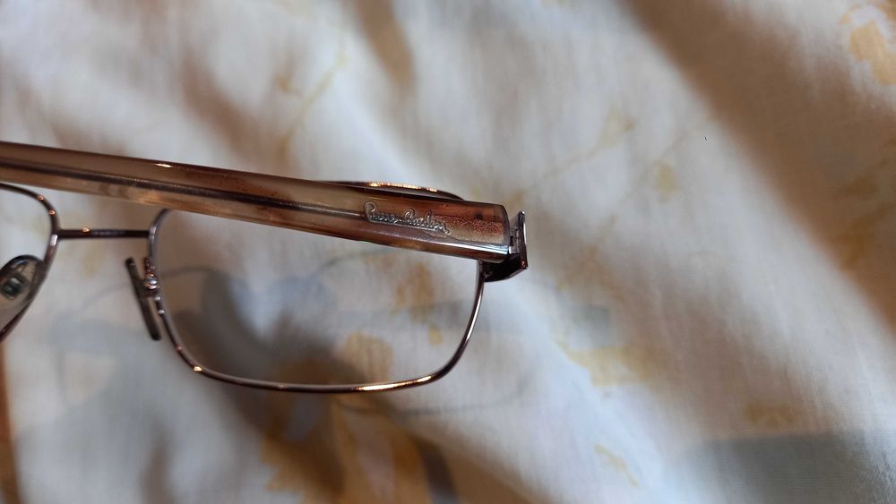 Óculos de graduação ligeira - com armações de Pierre Cardin