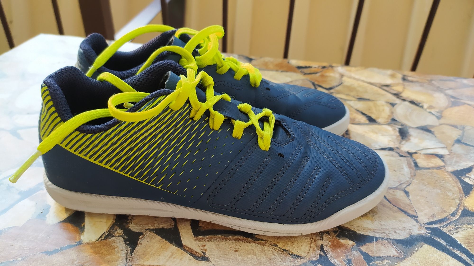 Buty halowe r 31 plus osuszacze do butów