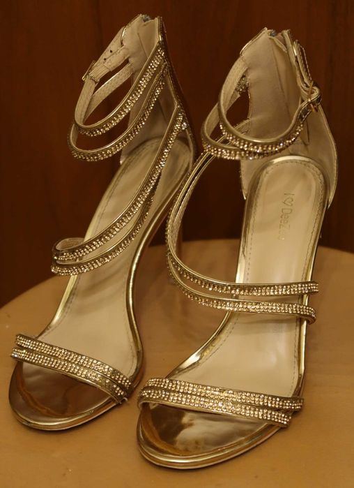 Damskie buty (sandały) firmy DeeZee rozm. 38