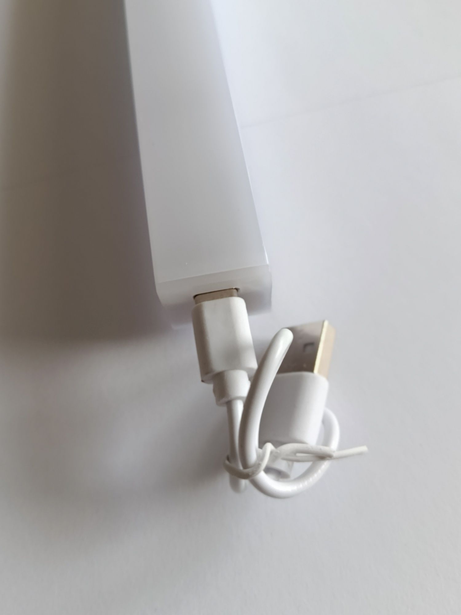 Akumulatorowa lampa LED 50cm. z czujnikiem ruchu