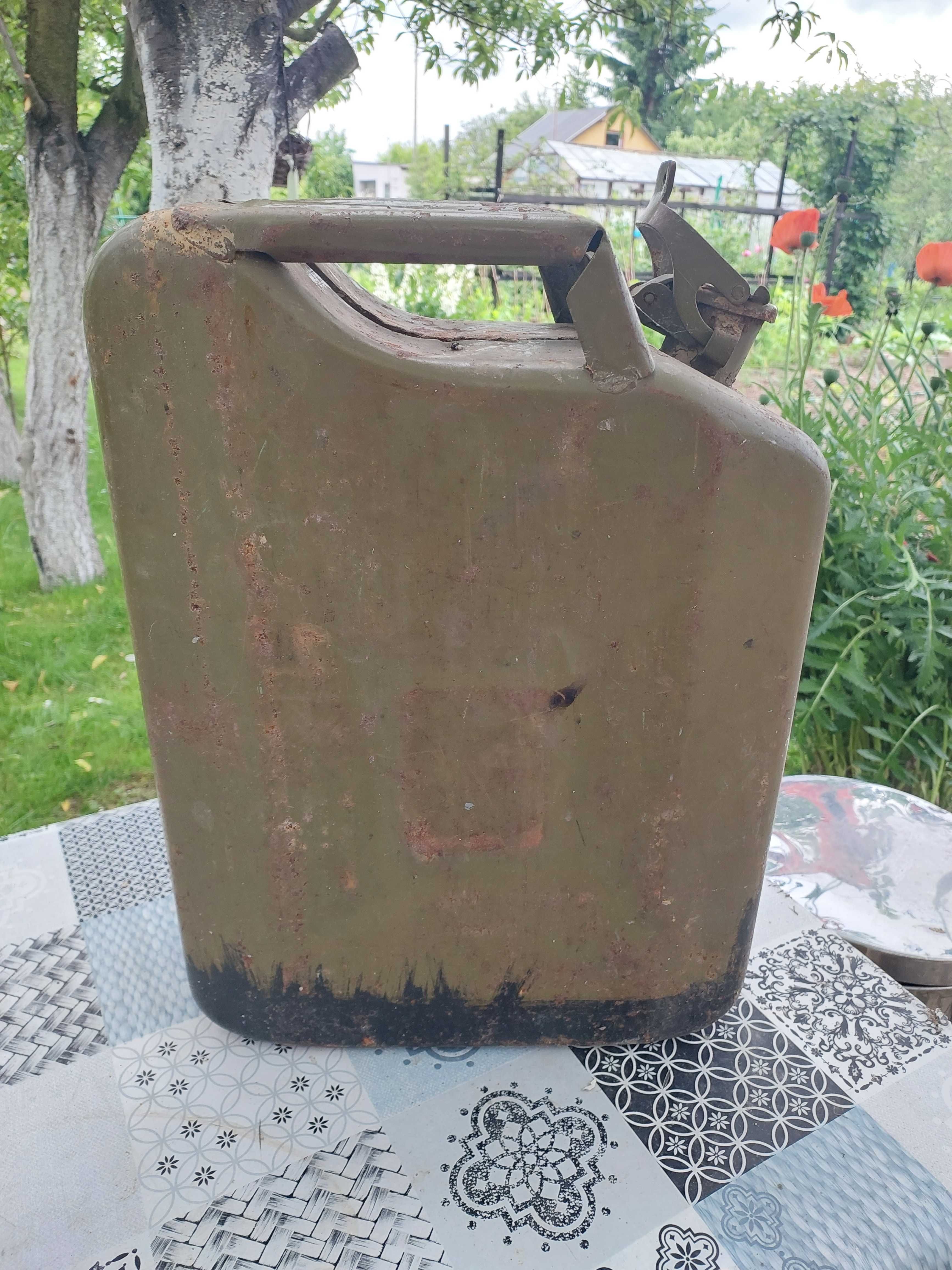 Kanister na benzynę metalowy 20l
