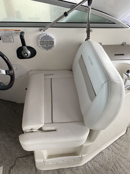 Катер Rinker 270